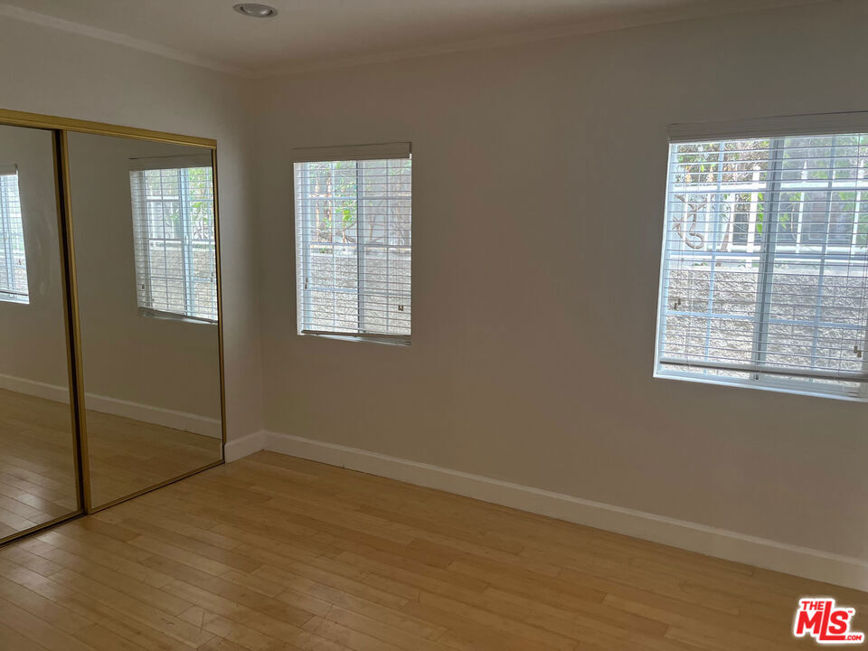 101 N La Peer Drive Property Photo 14