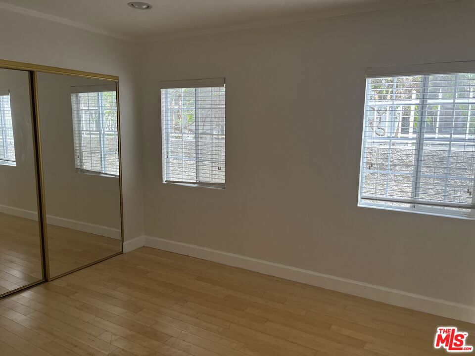 101 N La Peer Drive Property Photo 26