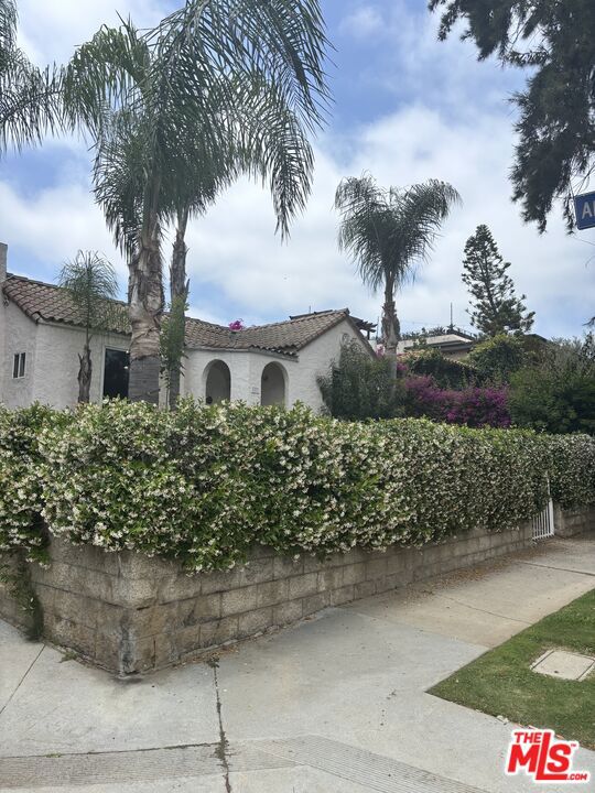 101 N La Peer Drive Property Photo 30