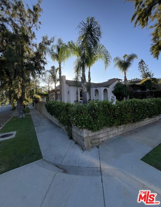 101 N La Peer Drive Property Photo 32