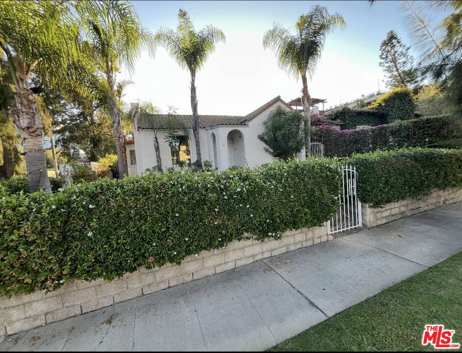 101 N La Peer Drive Property Photo 33