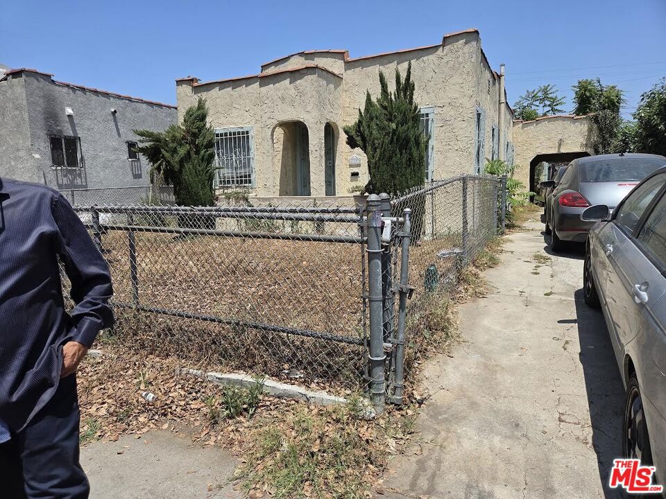 617 E 83rd Street Property Photo 1