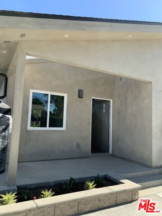 9252 Balcom Avenue Property Photo 1