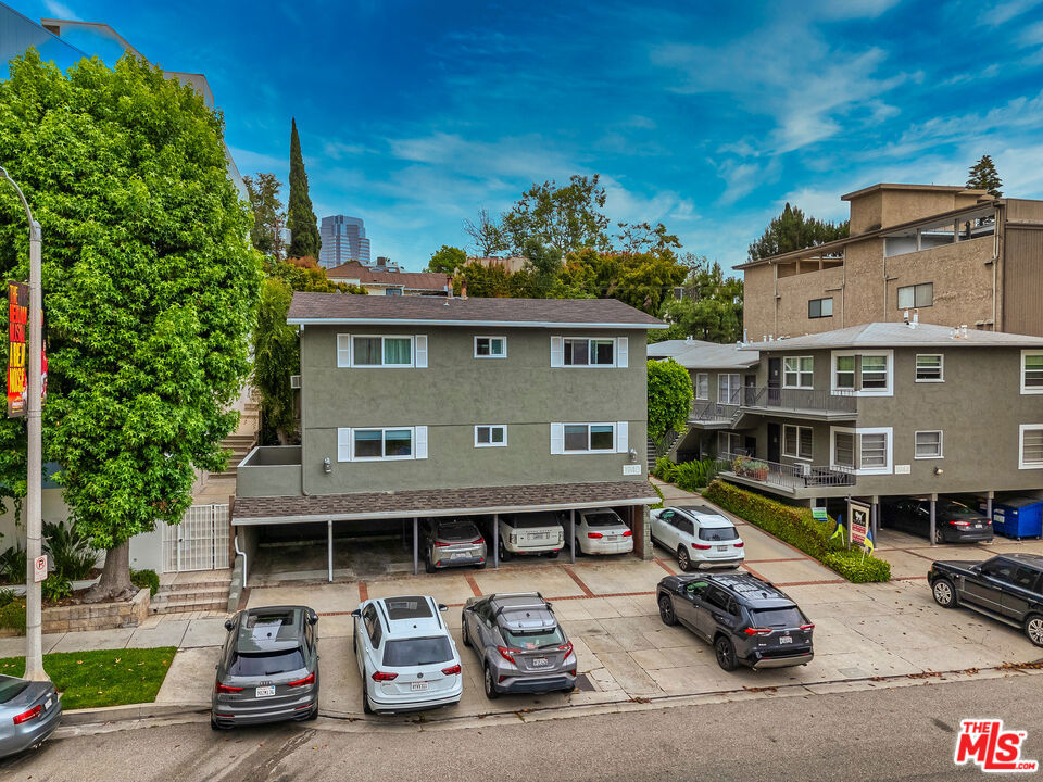 1940 S Beverly Glen Boulevard Property Photo 3