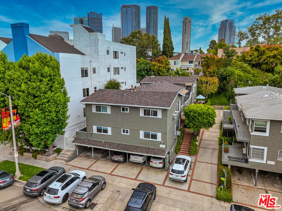 1940 S Beverly Glen Boulevard Property Photo 5