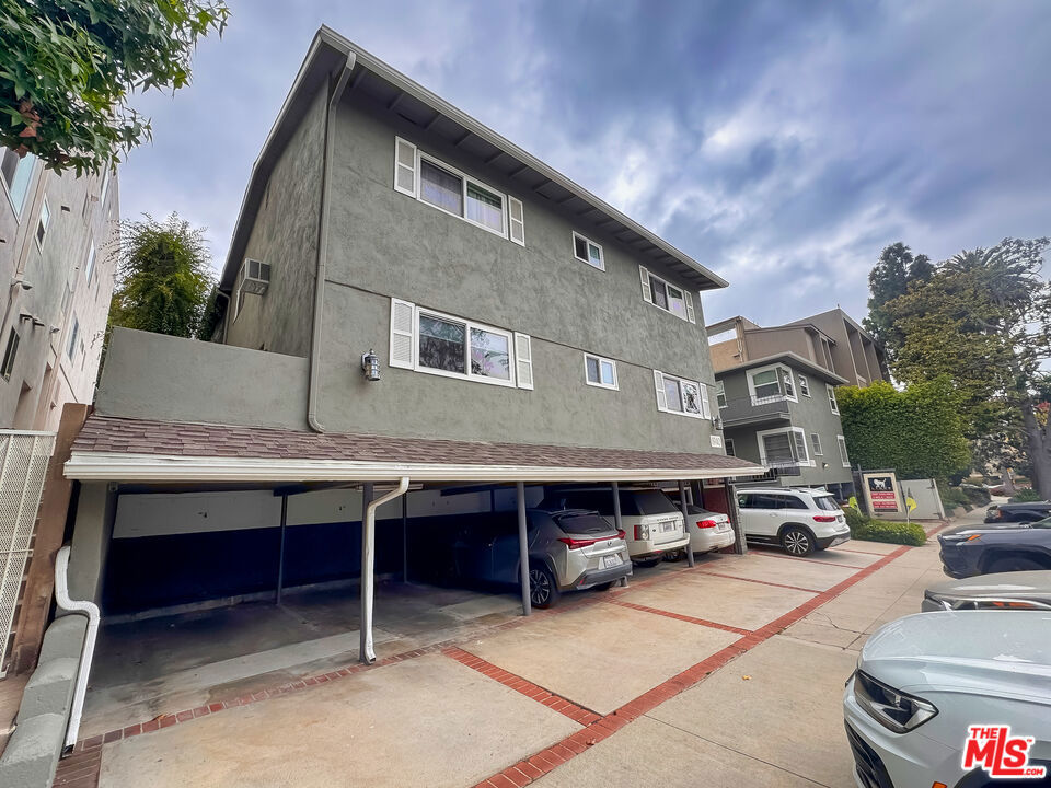 1940 S Beverly Glen Boulevard Property Photo 6