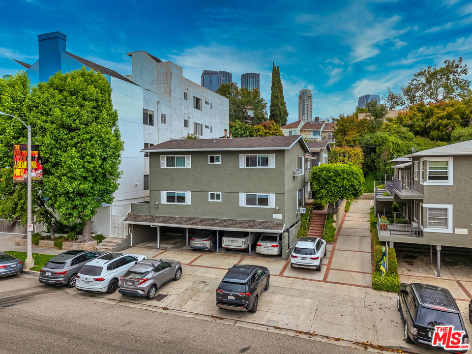 1940 S Beverly Glen Boulevard Property Photo 8