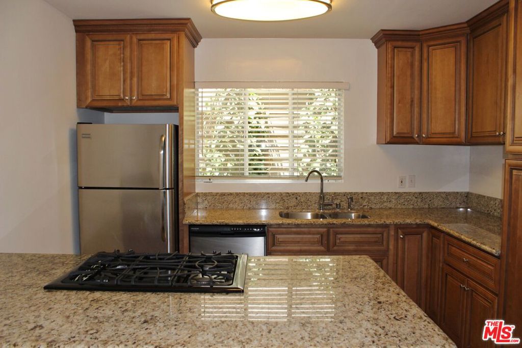 1940 S Beverly Glen Boulevard Property Photo 24