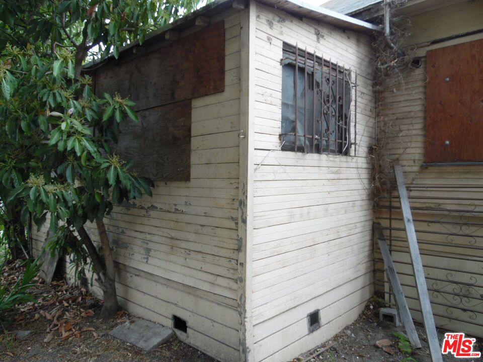 1563 E 108th Street Property Photo 5