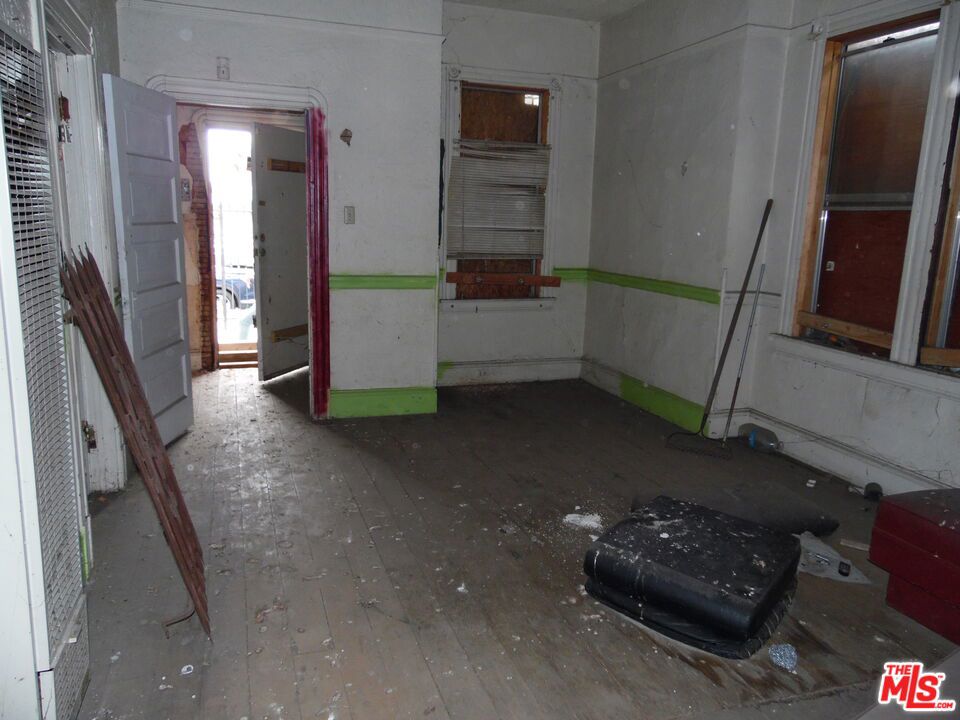 1563 E 108th Street Property Photo 6