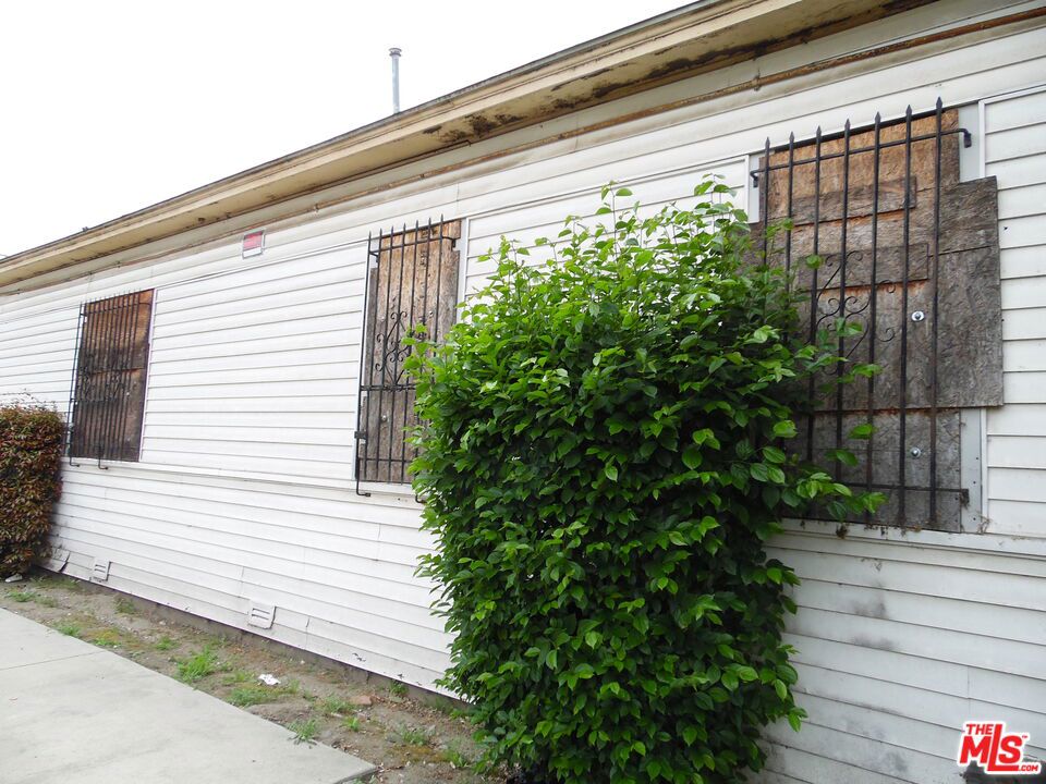 1563 E 108th Street Property Photo 13