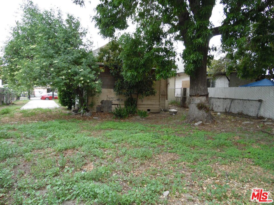 1563 E 108th Street Property Photo 25