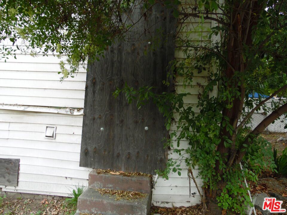 1563 E 108th Street Property Photo 26