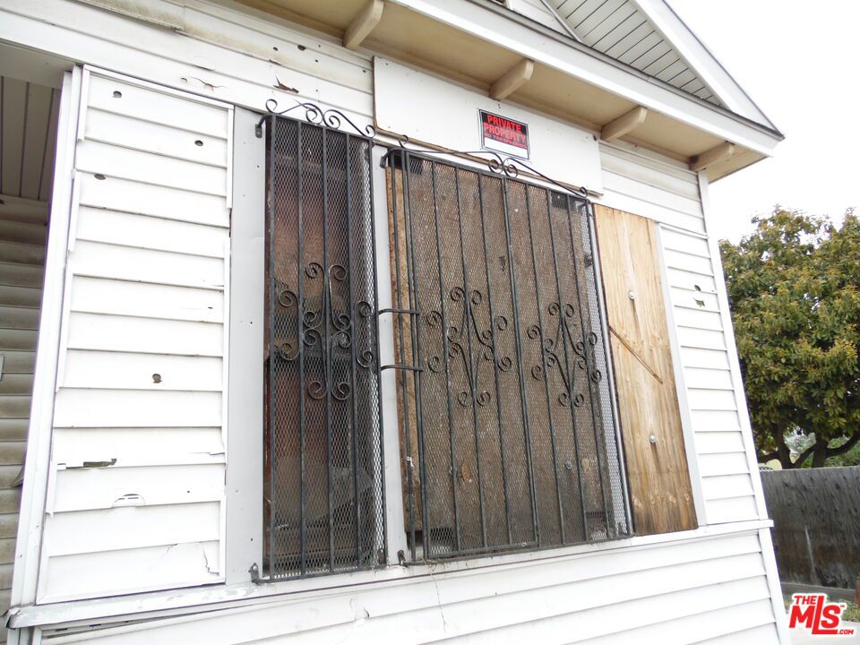 1563 E 108th Street Property Photo 28