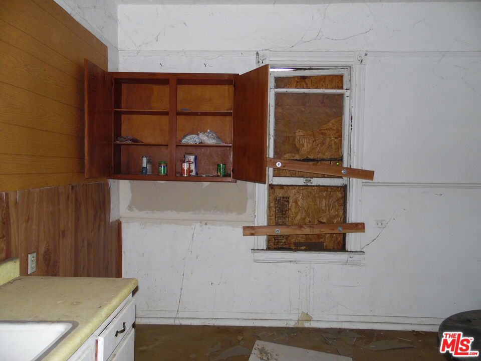 1563 E 108th Street Property Photo 31