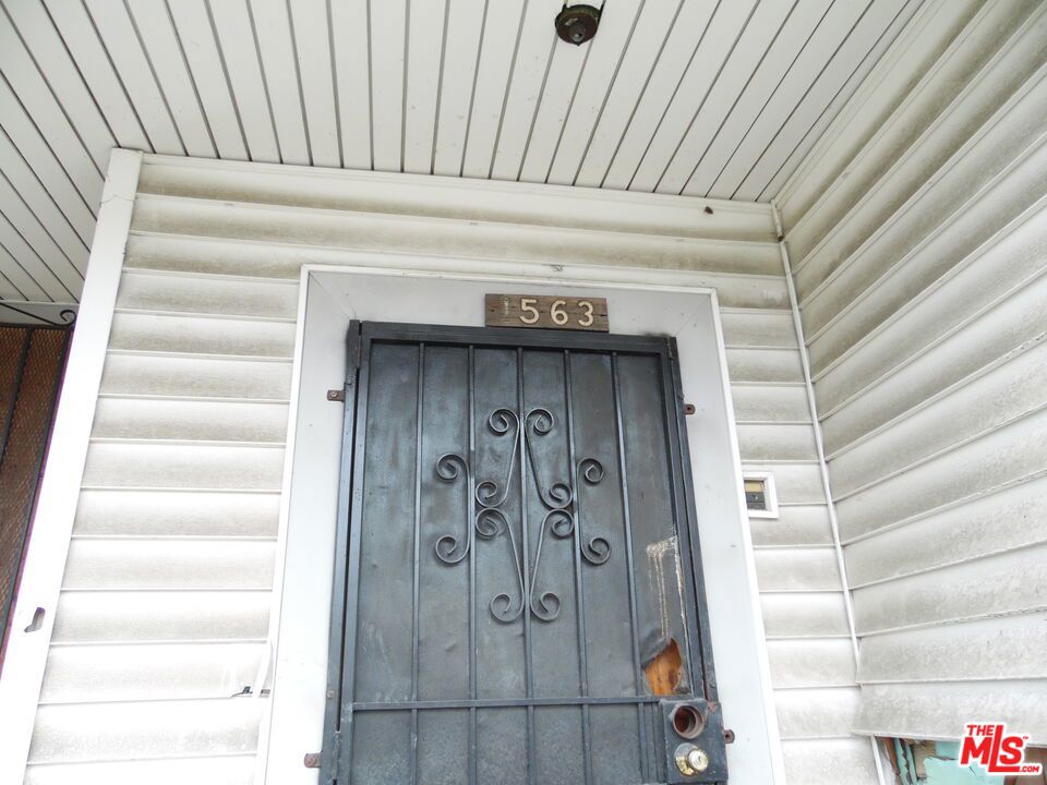 1563 E 108th Street Property Photo 40