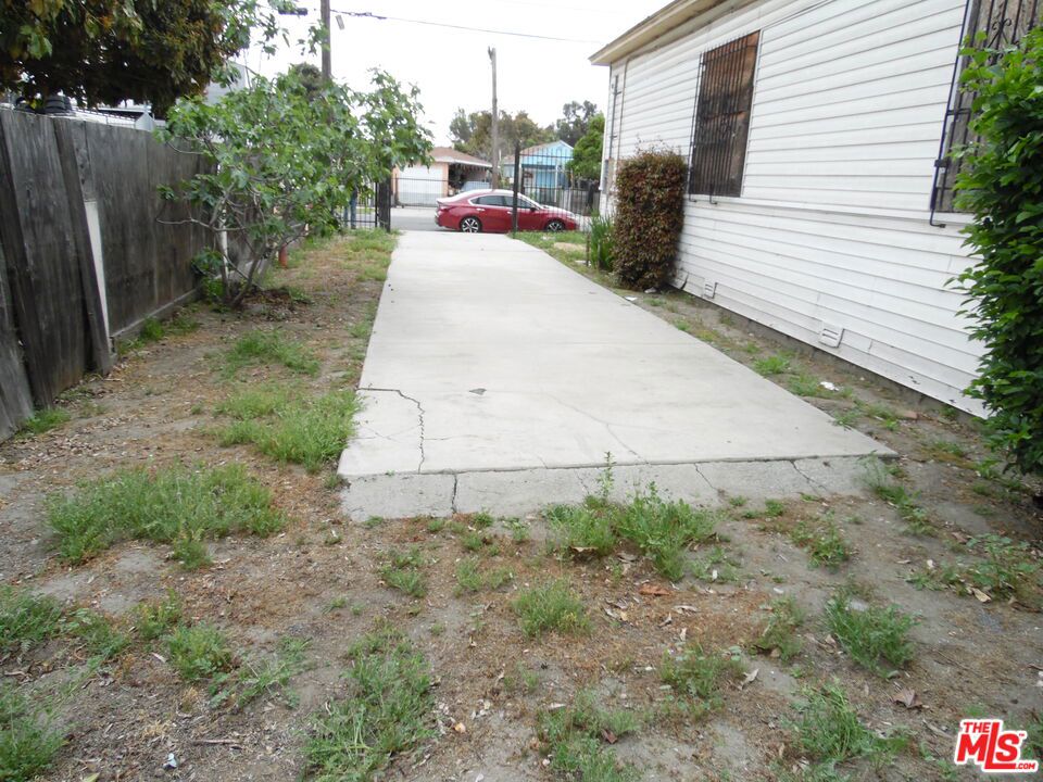 1563 E 108th Street Property Photo 45
