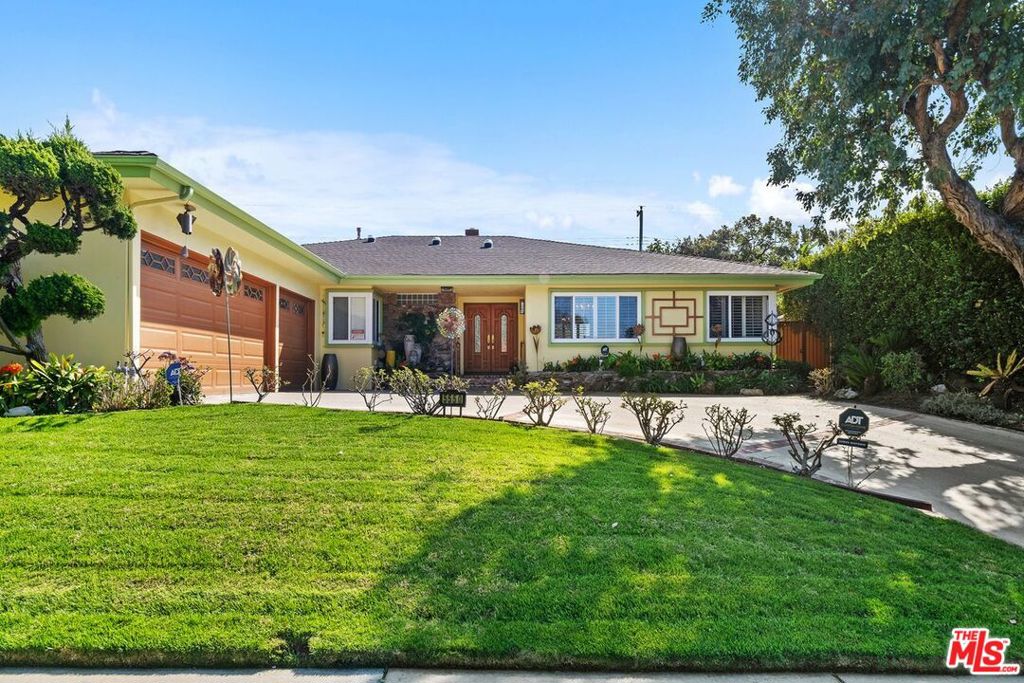 5550 W 63rd Street Property Photo 1