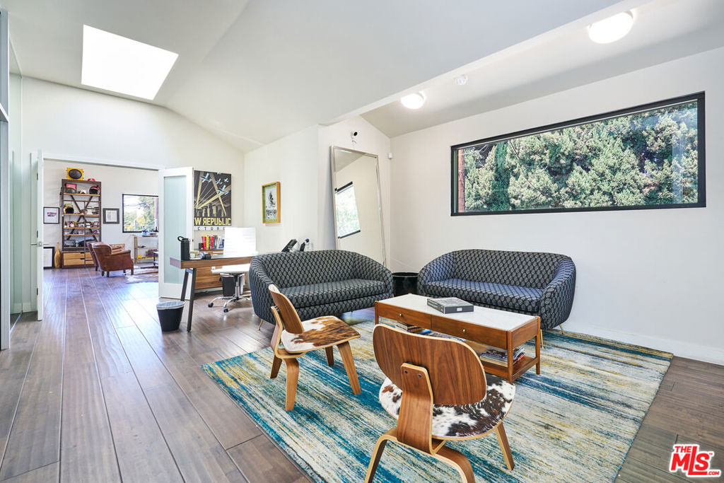 709 N Gardner Street Property Photo 12