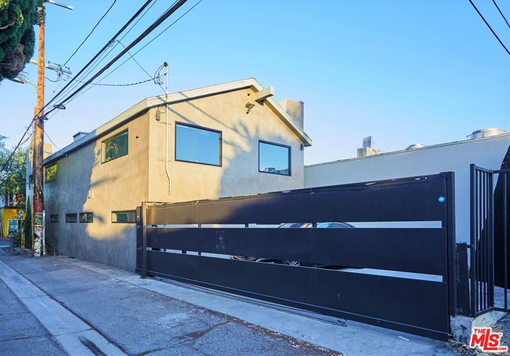 709 N Gardner Street Property Photo 16