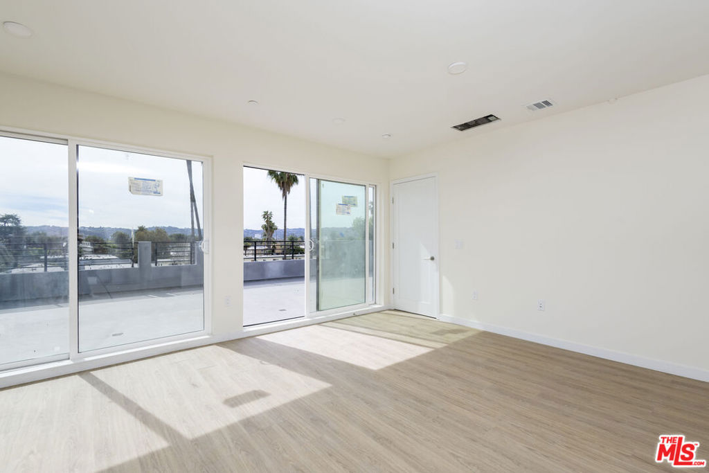 14629 Erwin Street Property Photo 14