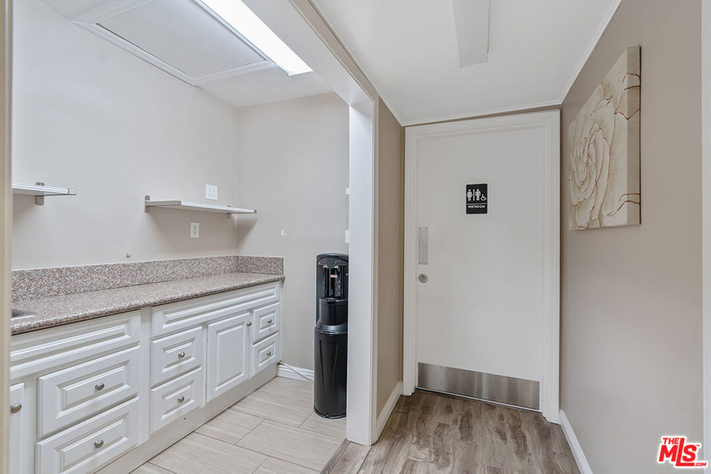 11312 Venice Boulevard Property Photo 3