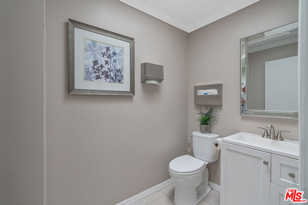 11312 Venice Boulevard Property Photo 8