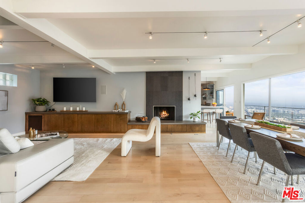 8558 Hollywood Boulevard Property Photo