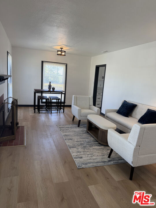 9829 S 7th Avenue Property Photo 1