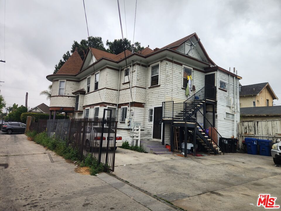 626 E 54th Street Property Photo 4