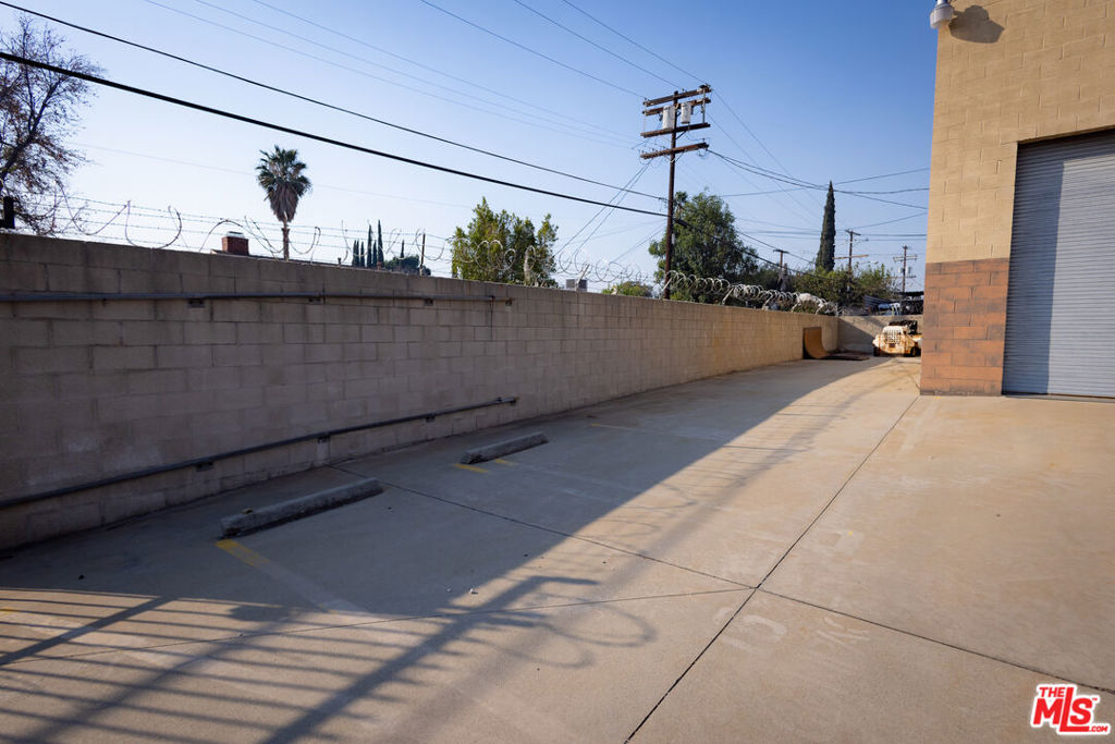 13330 Sherman Way Property Photo 10