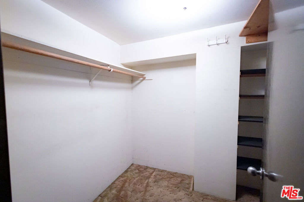 13330 Sherman Way Property Photo 22