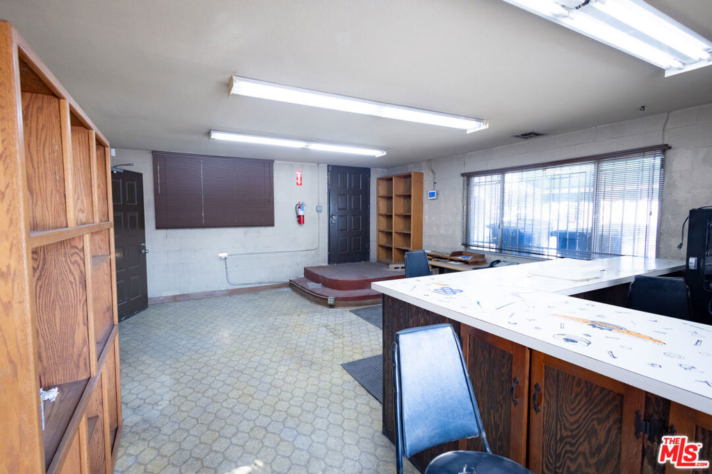 13330 Sherman Way Property Photo 29