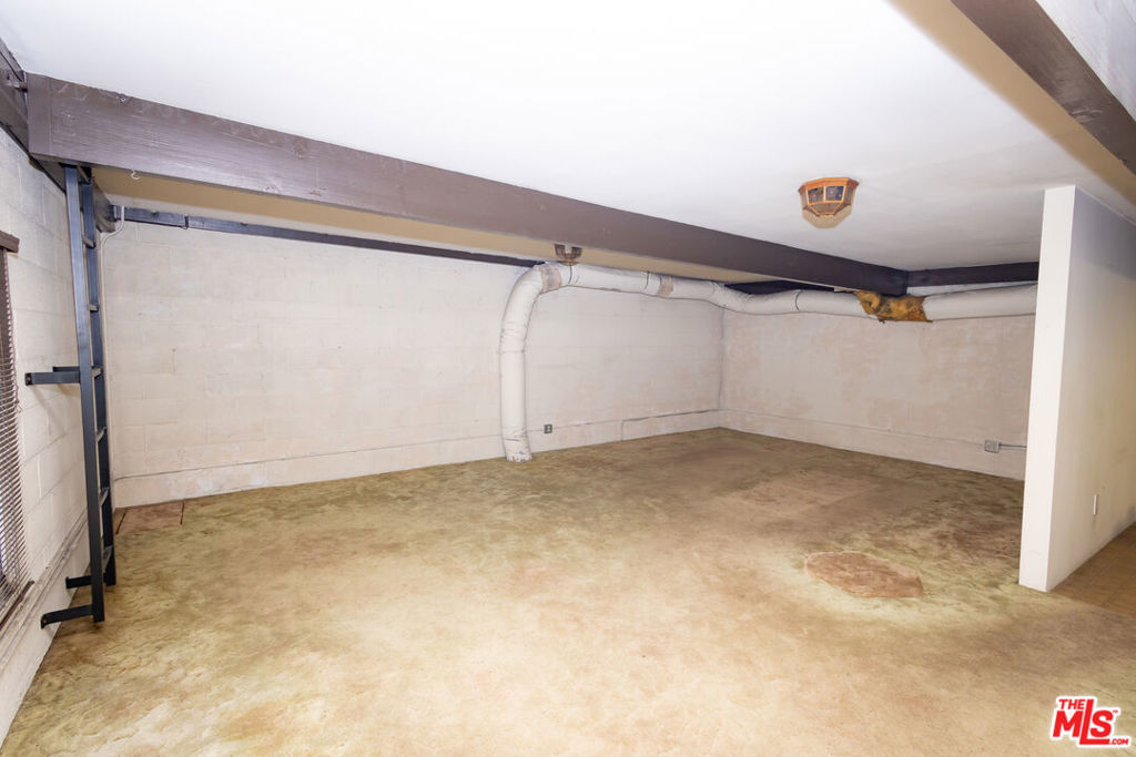 13330 Sherman Way Property Photo 38