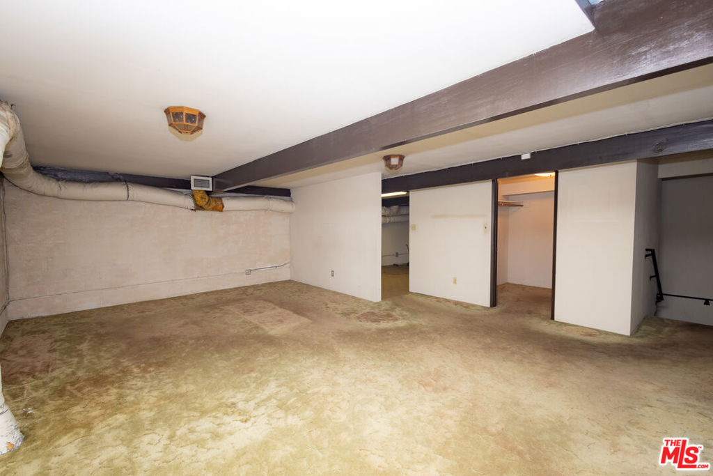 13330 Sherman Way Property Photo 39