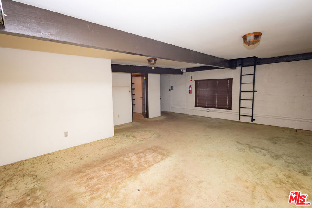 13330 Sherman Way Property Photo 40