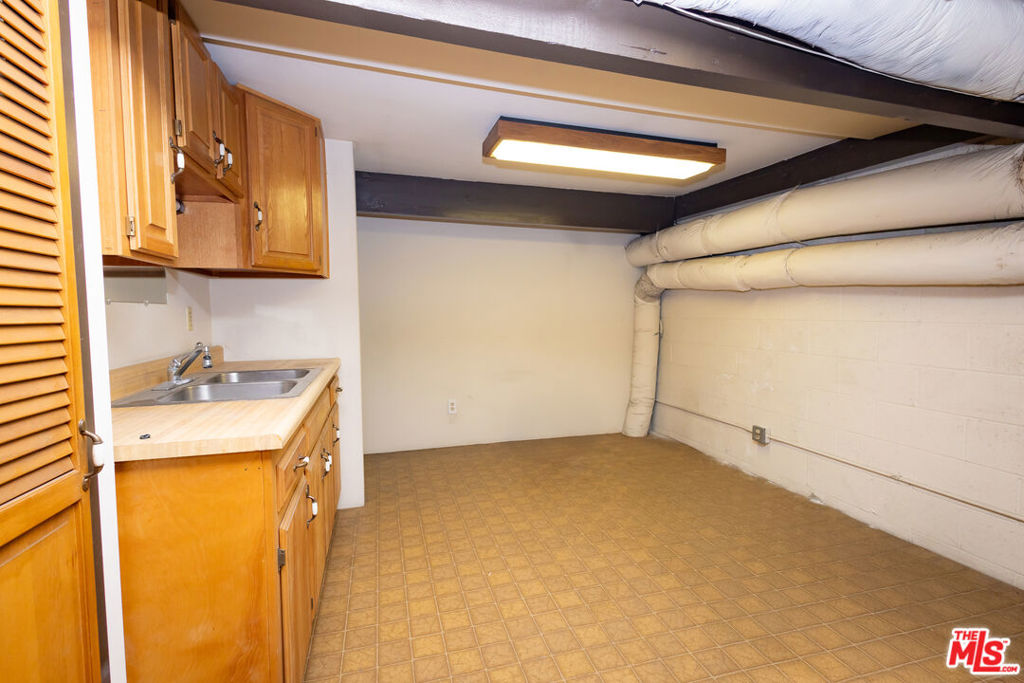 13330 Sherman Way Property Photo 42