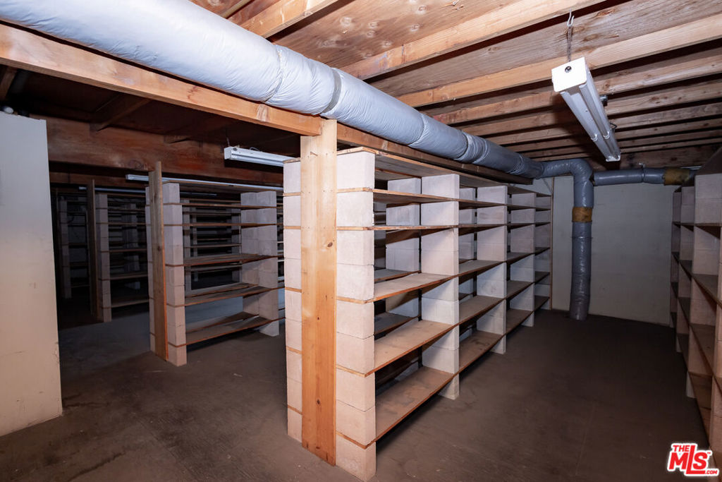 13330 Sherman Way Property Photo 43