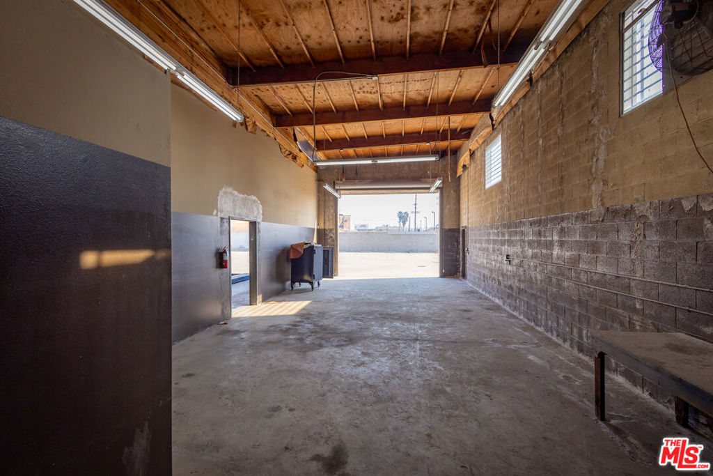 13330 Sherman Way Property Photo 48