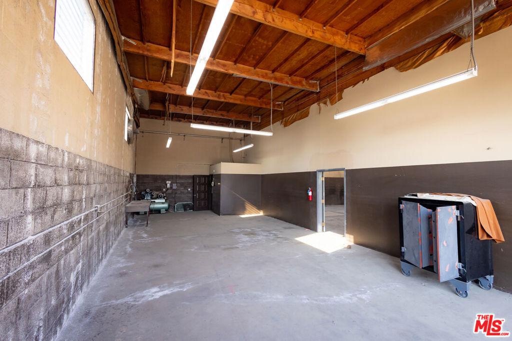 13330 Sherman Way Property Photo 49