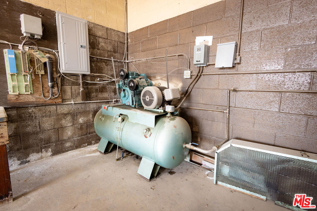 13330 Sherman Way Property Photo 57