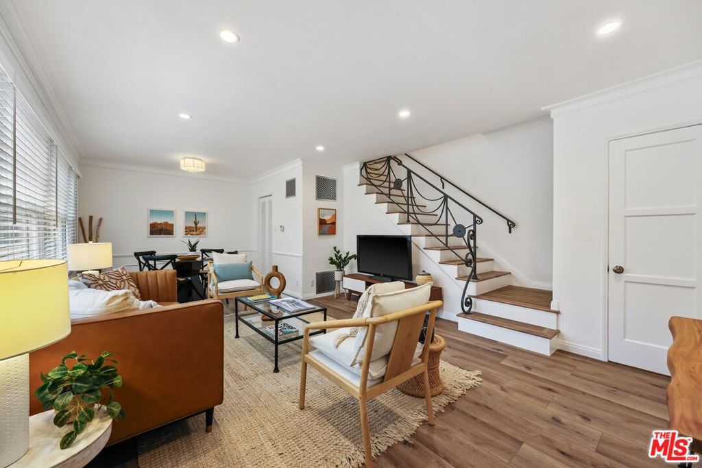 817 6th Street F Property Photo 1