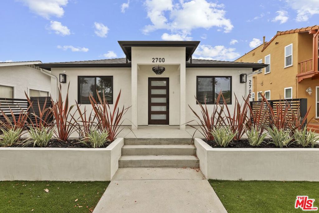 2700 S Palm Grove Avenue Property Photo 1