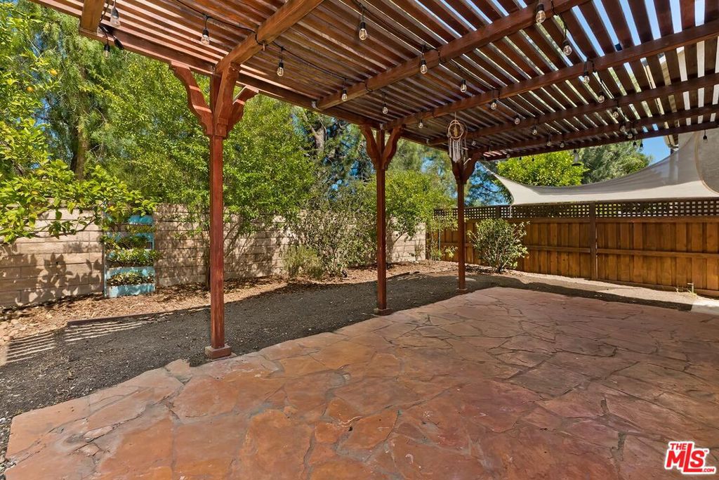 4210 Lost Springs Drive Property Photo 34