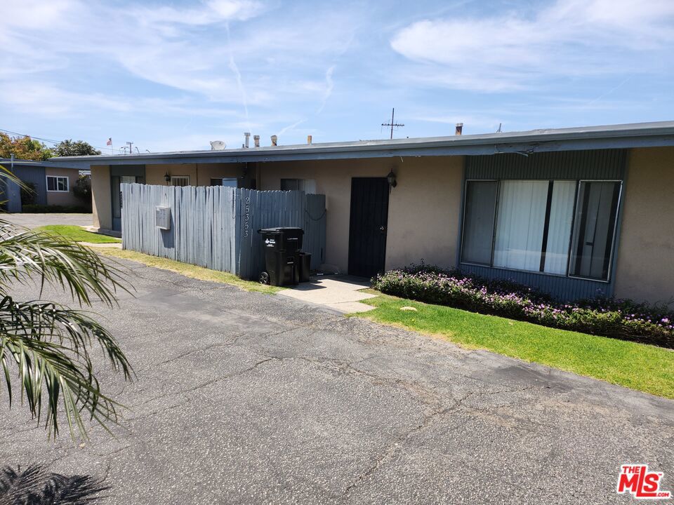 25353 Oak Street Property Photo 2