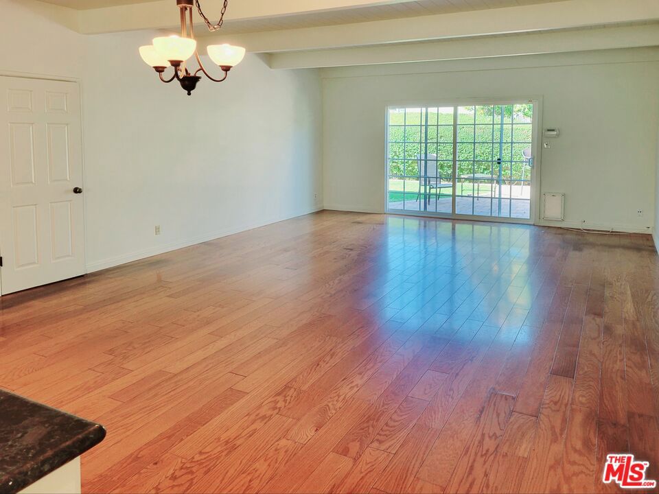 25353 Oak Street Property Photo 9