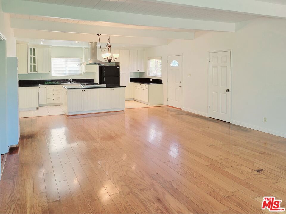 25353 Oak Street Property Photo 12