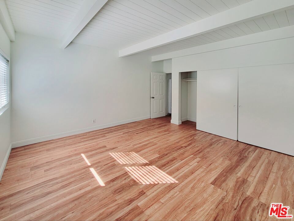 25353 Oak Street Property Photo 15