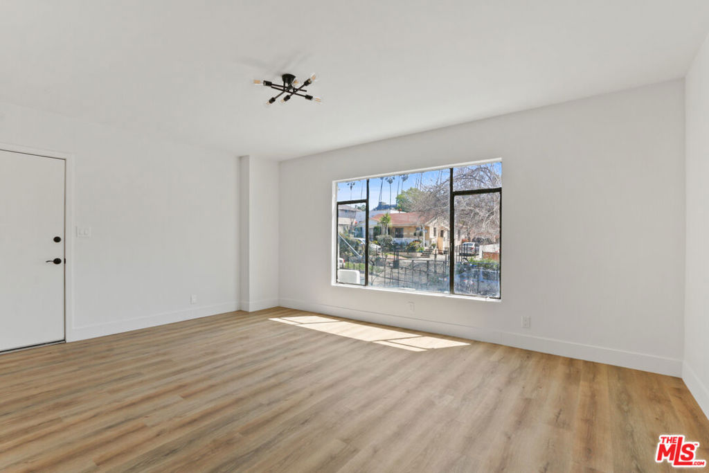 151 S Mountainview Avenue Property Photo 13