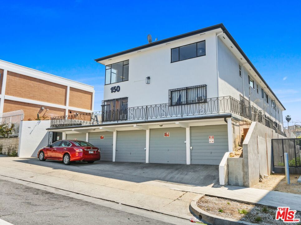 151 S Mountainview Avenue Property Photo 17